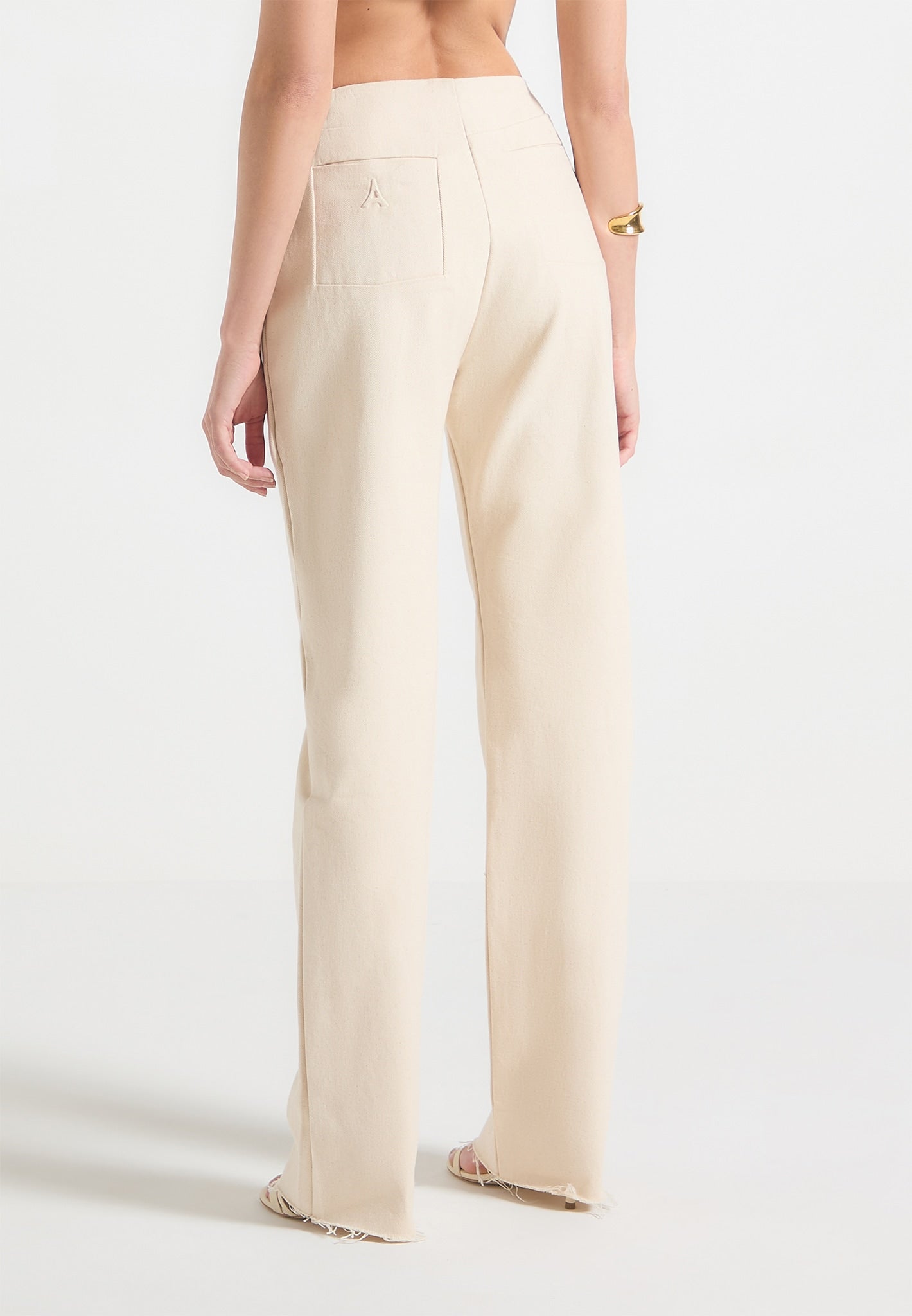 Pleated Boyfriend Jeans - Cream